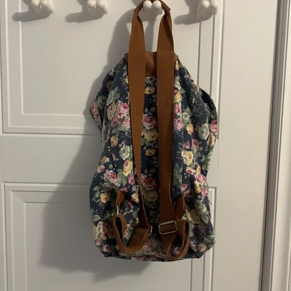 Floral Backpack - Picture 4 of 4